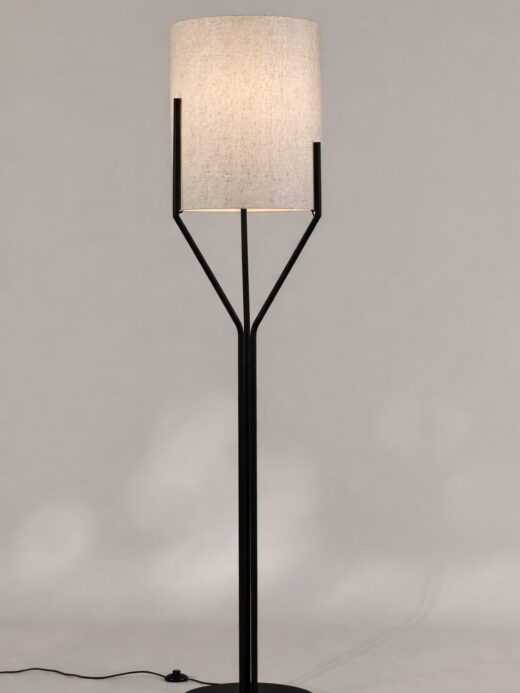 Elegant Open-Frame Floor Lamp - Black